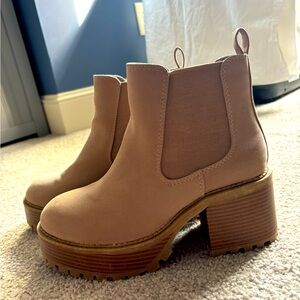 MIA size 8 boots. Worn once